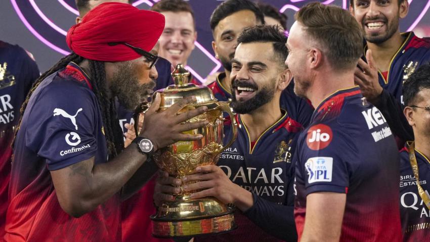 Virat Kohli IPL Trophy Wallpapers