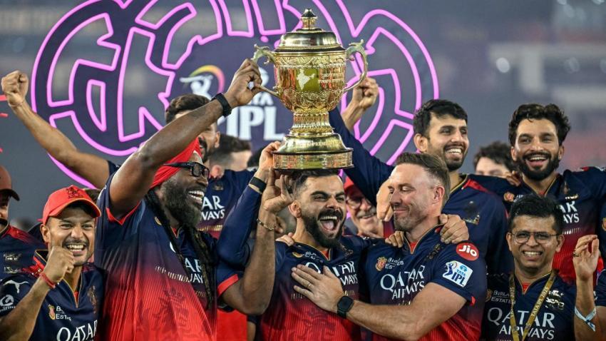 Virat Kohli IPL Trophy