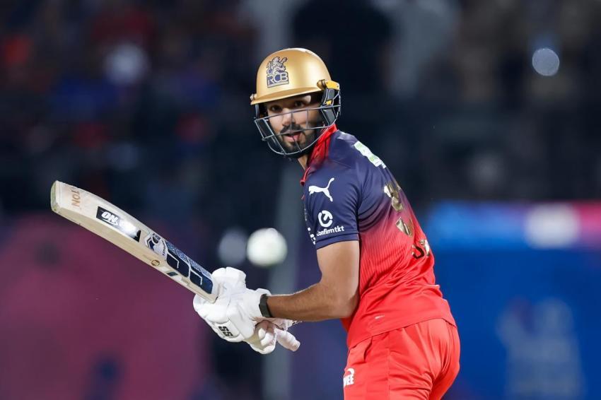 RCB Devdutt Padikkal batting wallpaper 8K