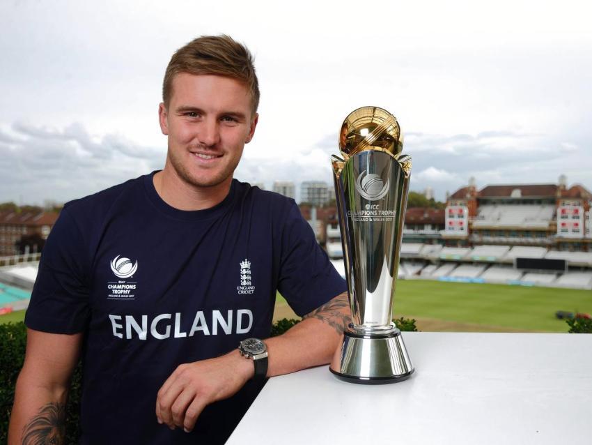 jason roy with championship trophy 4K wallpaper
