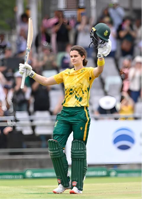 2025 ICC women's Laura Wolvaardt HD wallpaper